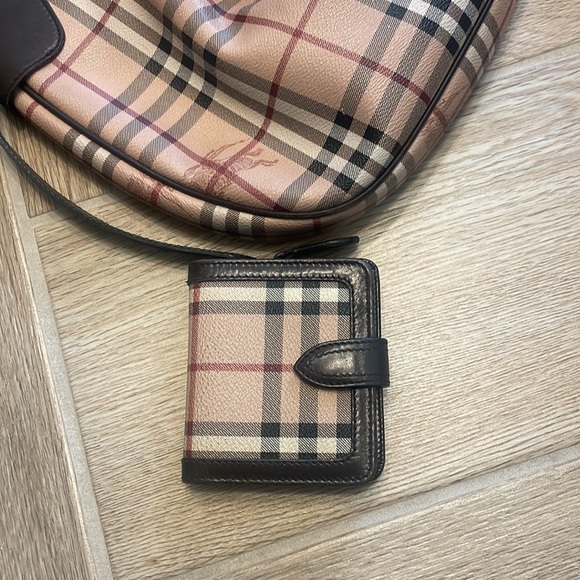 Burberry Purse - Picture 5 of 10